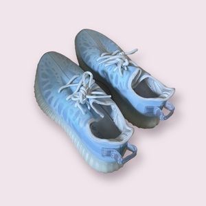 Yeezys size 6 like new